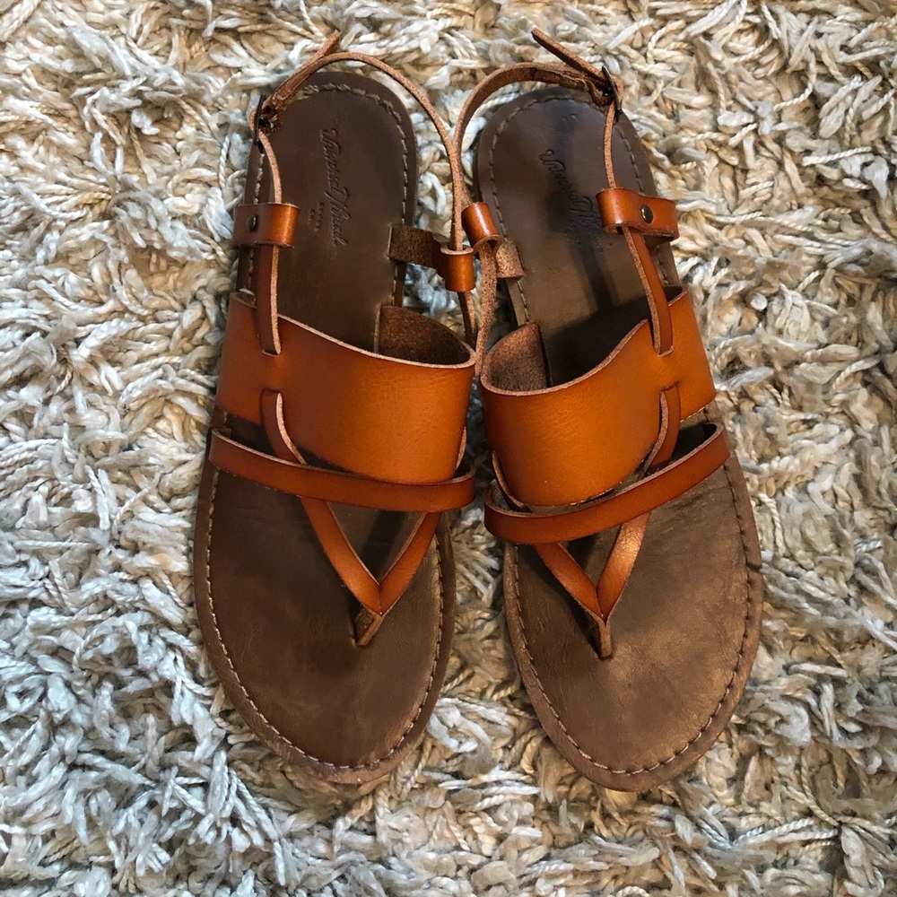 Universal thread sandals